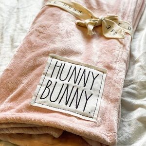 Rae Dunn Blanket 🆕 NWT Hunny Bunny Pink Throw